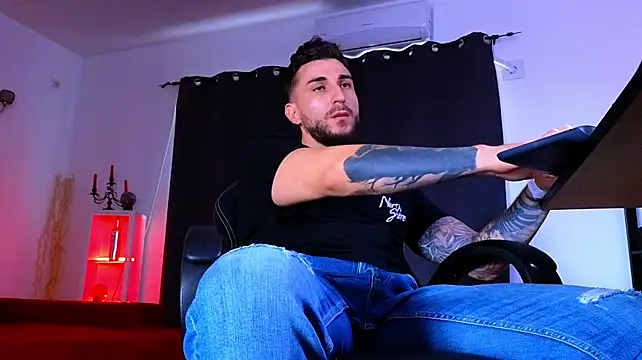 Czat XXX na żywo – MightyAaron66