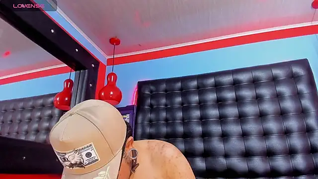 צ'אט XXX בשידור חי של Bill33_