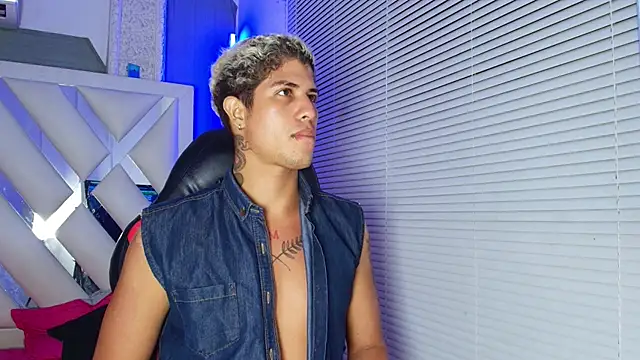 Show modela dominic_connor na web-kameri
