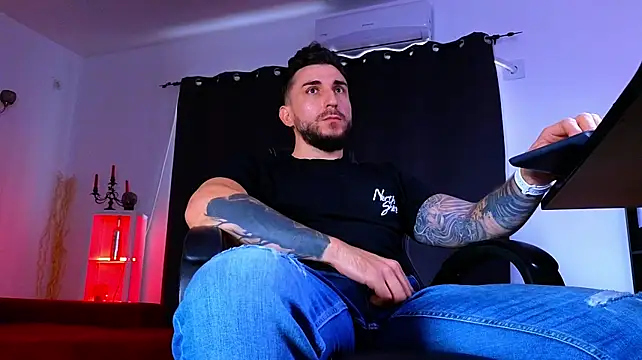 צ'אט XXX בשידור חי של MightyAaron66