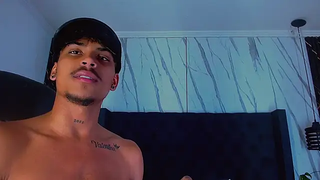 Angel_foxc13 élő XXX-chatje