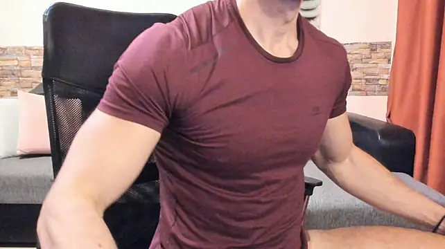 צ'אט XXX בשידור חי של HotHunkTrainer