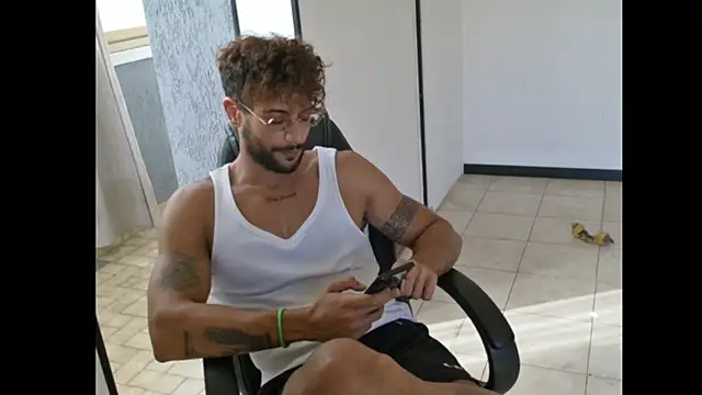 ItalianShadow Live XXX-chat