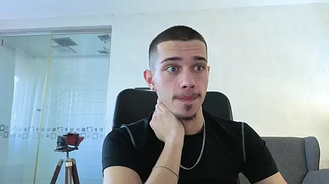 Chatroom XXX en direct de KaydenDrew