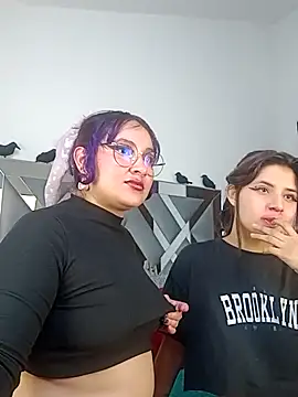 הופעת וובקאם של Liily_Foxxy