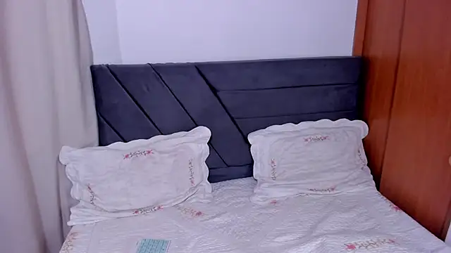 jazlinn4 라이브 XXX 채팅