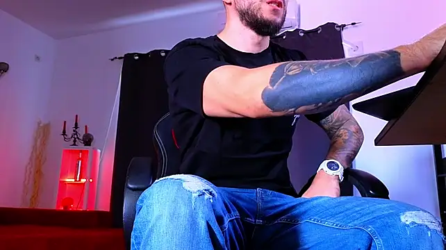 MightyAaron66's Live XXX Chat