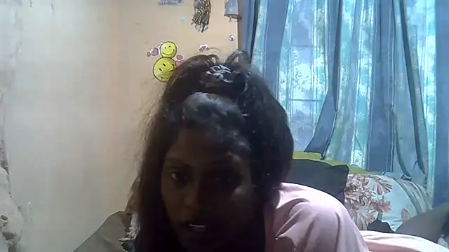 Indiansmiley01: онлайн-секс-чат