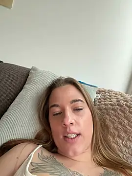 Chat +18 de Luna_Lynn ao vivo