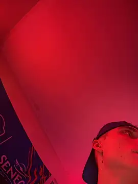 Aidowned XXX чат на живо