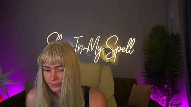 Chat +18 de ShellyAira ao vivo