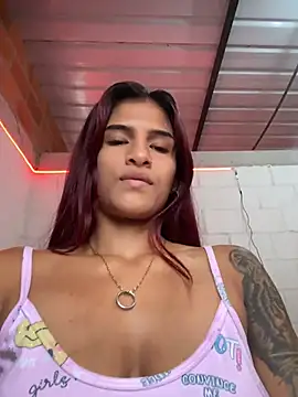 Chat +18 de Xiomy_Rose ao vivo