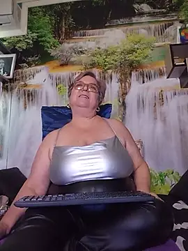 QueenPammy1 élő XXX-chatje
