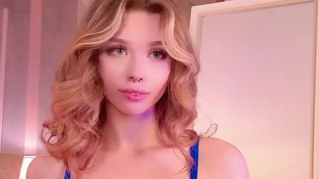 Sierra_Fane Chat XXX in diretta