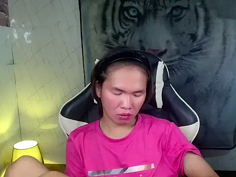 Lady_athena élő XXX-chatje