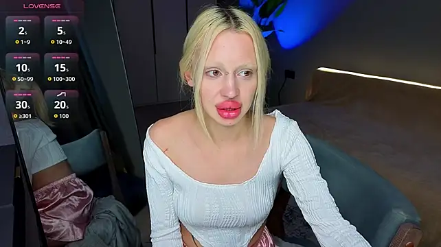 Luna_Beverly Adlı Modelin Canlı XXX Sohbeti