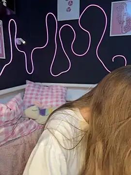 แชท XXX สดของ MilaMoone