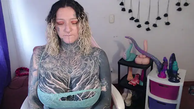 SLOPPYTITSS' Live XXX Chat