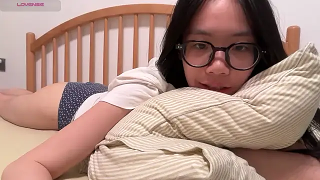 nooneknowspoppy's Live XXX Chat