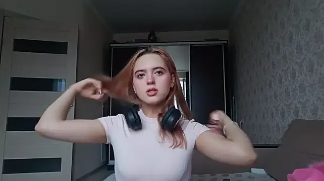 GingerThurstonson's Live XXX Chat