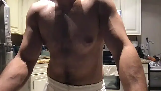 BigGuyMuscle 即時 XXX 聊天