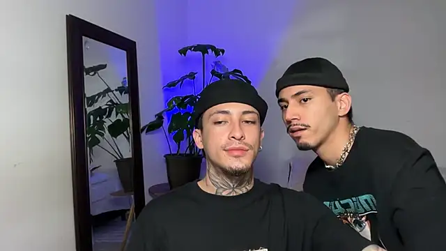 Noah_and_Steven Adlı Modelin Canlı XXX Sohbeti