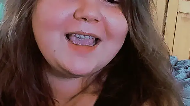 Chat +18 de Kira_Magni ao vivo
