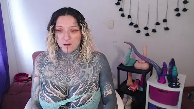 SLOPPYTITSS' Live XXX Chat