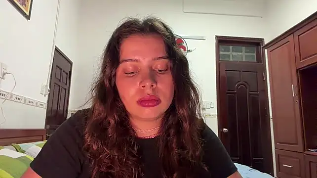 Chat +18 de KayleneLoukanis ao vivo