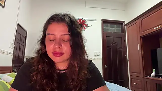 Chat +18 de KayleneLoukanis ao vivo
