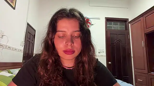 Chat +18 de KayleneLoukanis ao vivo