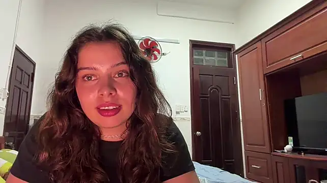 Chat +18 de KayleneLoukanis ao vivo