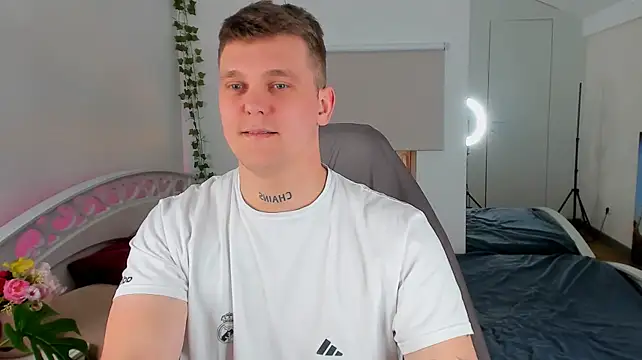 XXX chat uživo modela HotVanee