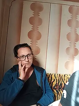 Chat +18 de ionutflori12 ao vivo