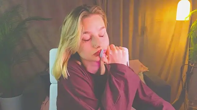 NoraMoreau's Live XXX Chat