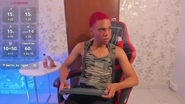 צ'אט XXX בשידור חי של luccas_lowee