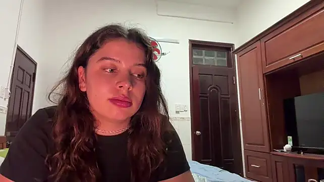 Chat +18 de KayleneLoukanis ao vivo