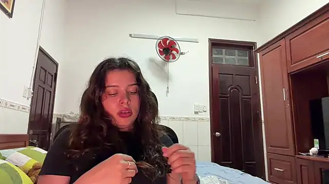 Chat +18 de KayleneLoukanis ao vivo