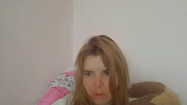 Chat +18 de HornyElena ao vivo