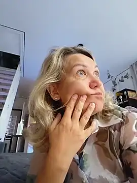 Chat +18 de YoursLovelyy ao vivo