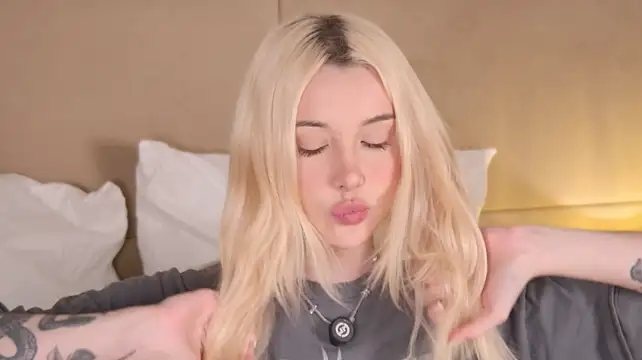 XXX chat uživo modela Nesolla