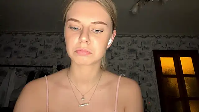 HoneysPiee's Live XXX Chat