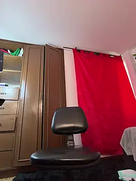 Chat +18 de MiaCollinssx ao vivo