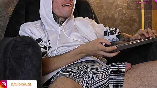 David__Huge Live XXX-Chat