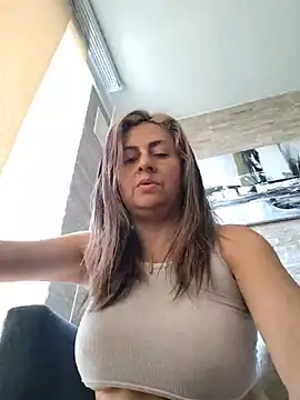 Chat +18 de Latiinvenus ao vivo