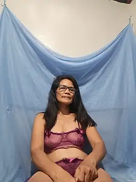 Chat +18 de ImYourWoman_55 ao vivo