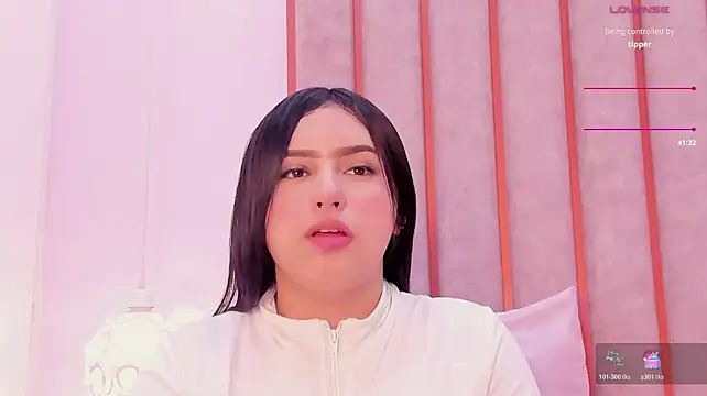 Zoe_Monrow's Live XXX Chat