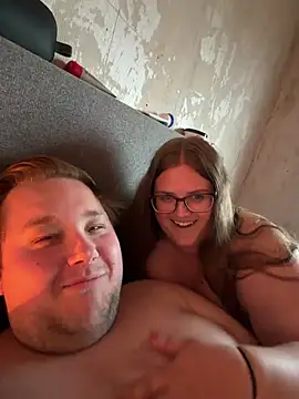 CurvyPaar2 live XXX chat