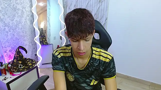 Chat +18 de OLIIVER_TAY ao vivo