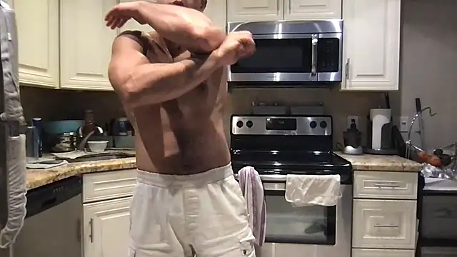 BigGuyMuscle élő XXX-chatje